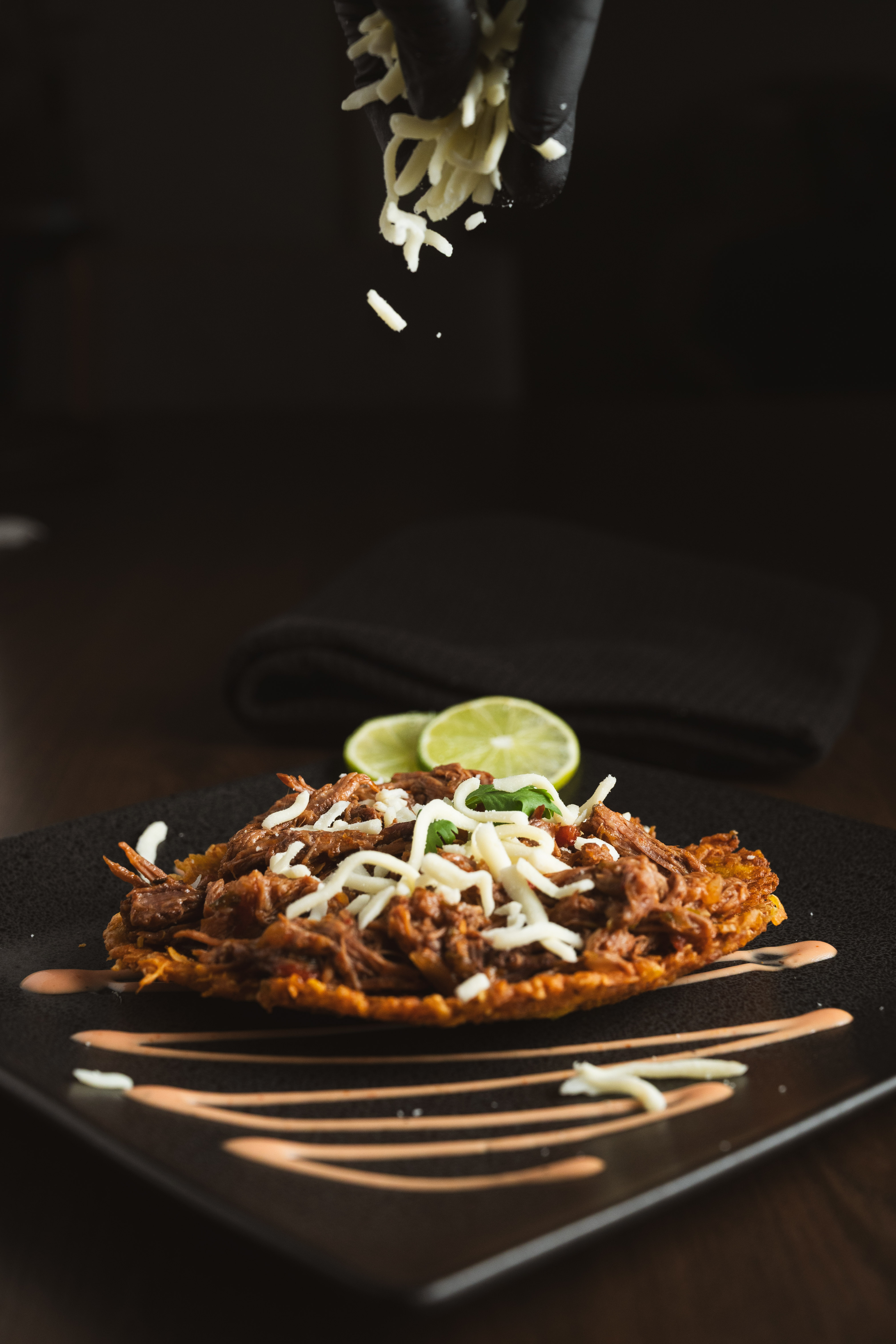 Tostón with cheese / Tostón con queso